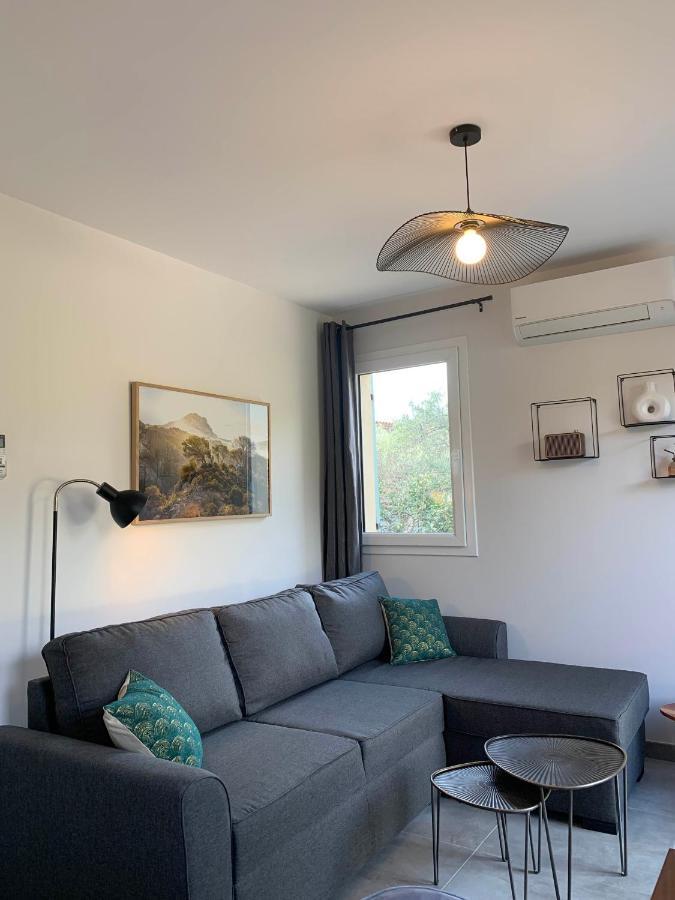Le Cabanon De Livia Avec Piscine Privee Vila Cucuron Exterior foto