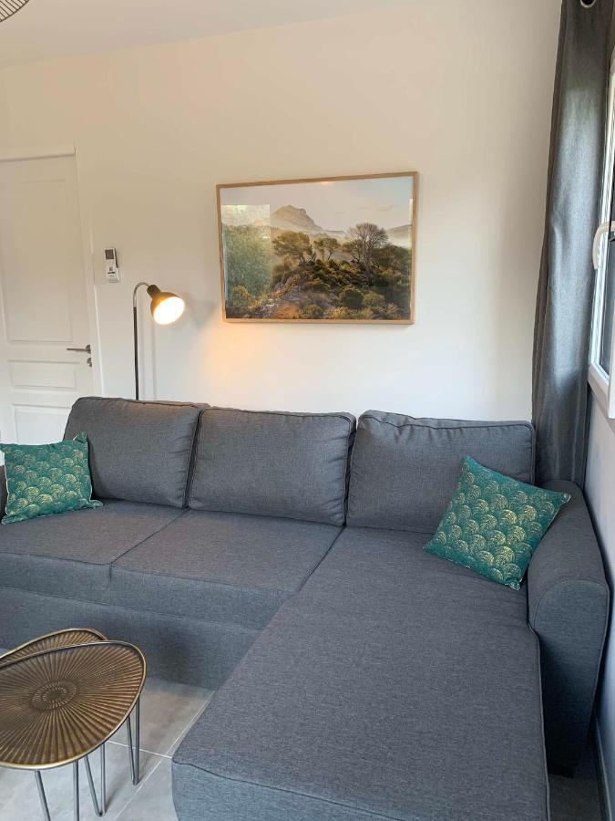 Le Cabanon De Livia Avec Piscine Privee Vila Cucuron Exterior foto