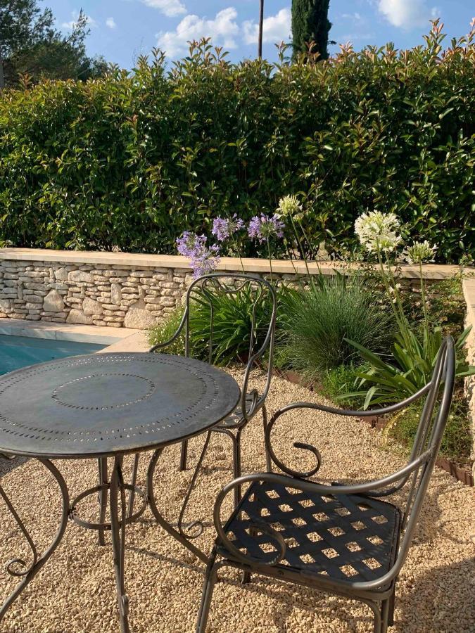 Le Cabanon De Livia Avec Piscine Privee Vila Cucuron Exterior foto